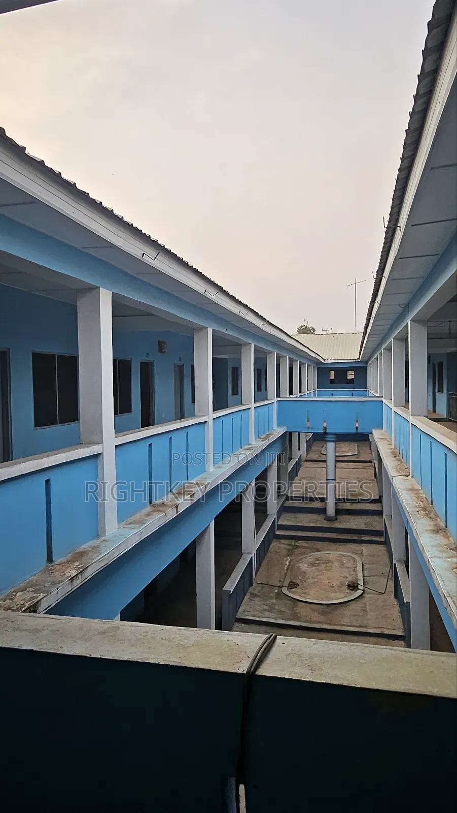 20bdrm House in Rightkey, Mampong Municipal for sale