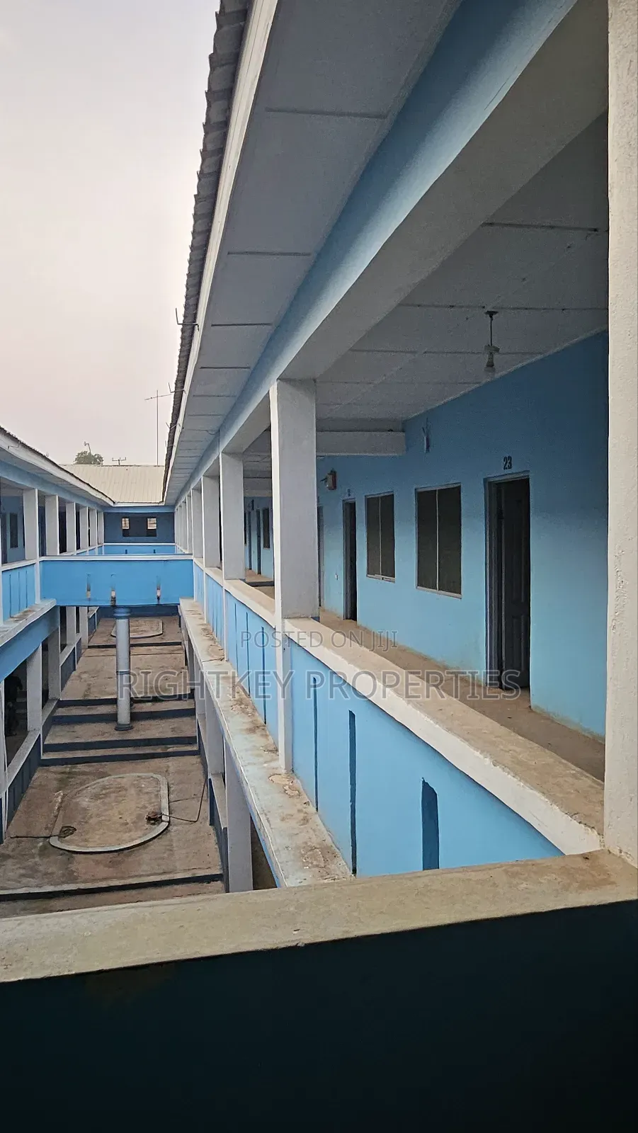 20bdrm House in Rightkey, Mampong Municipal for sale