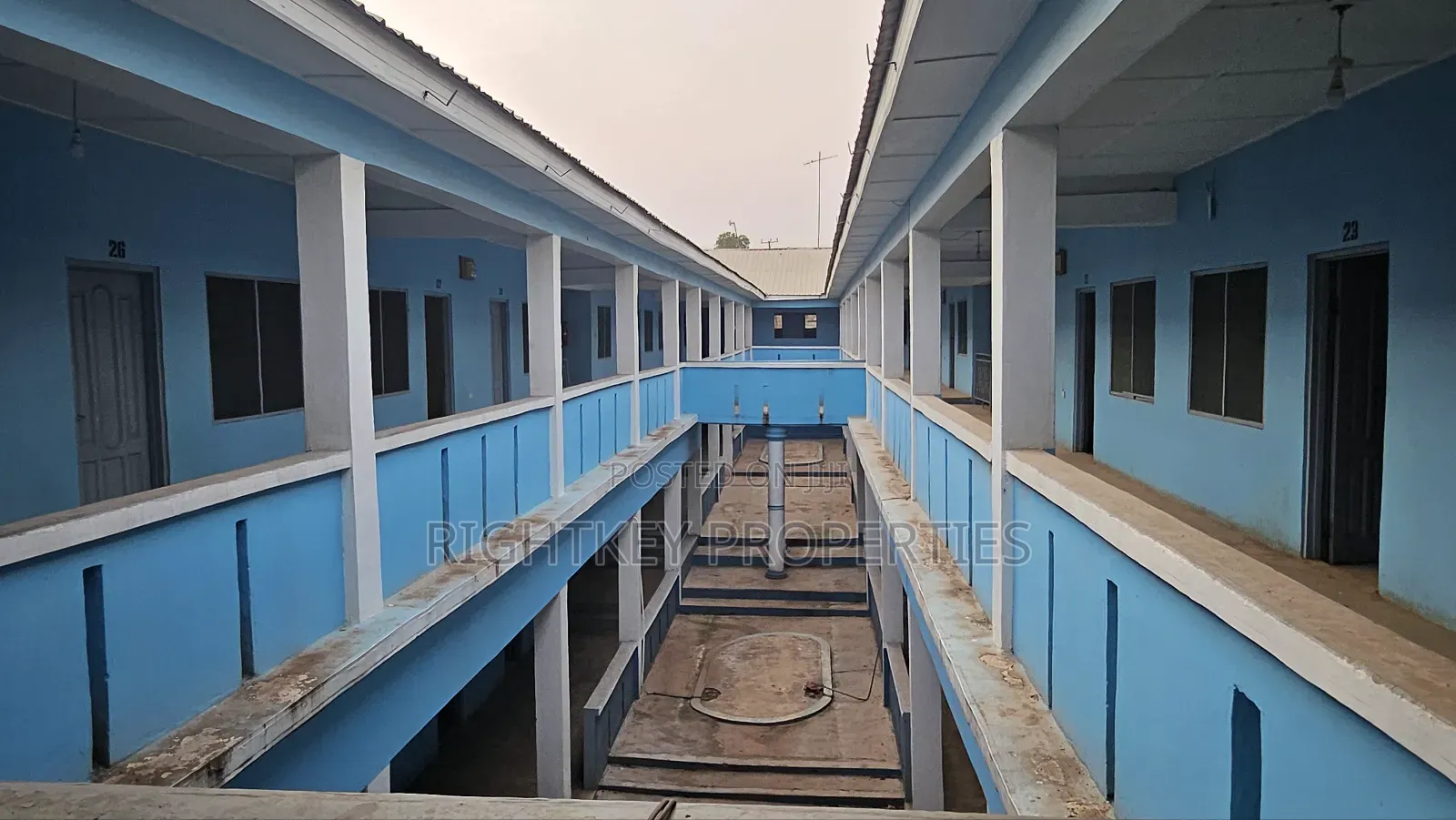 20bdrm House in Rightkey, Mampong Municipal for sale
