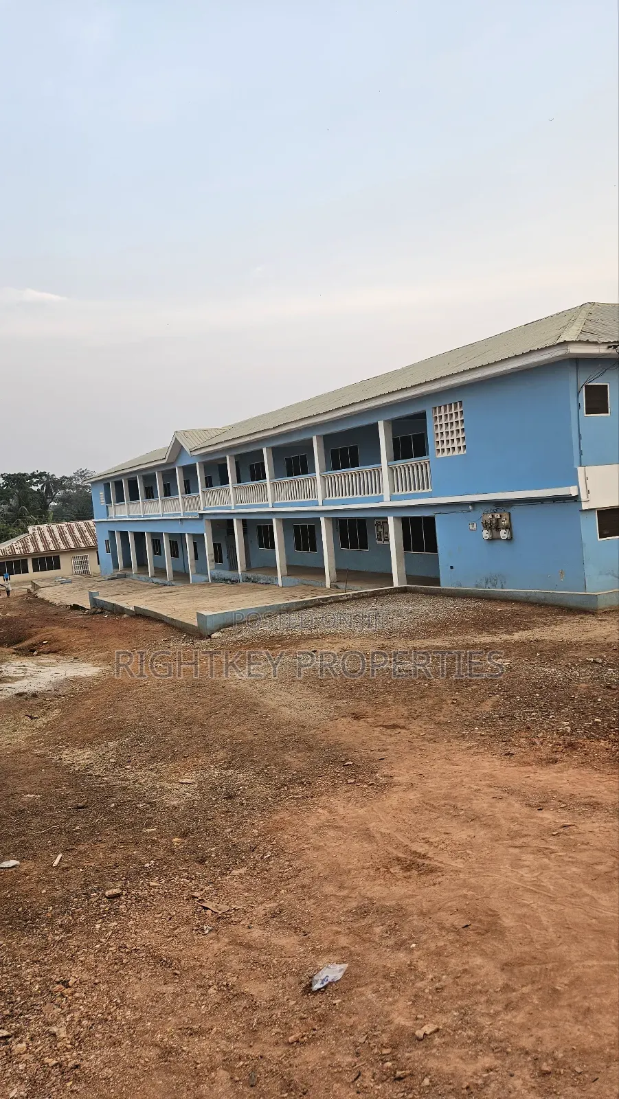 20bdrm House in Rightkey, Mampong Municipal for sale