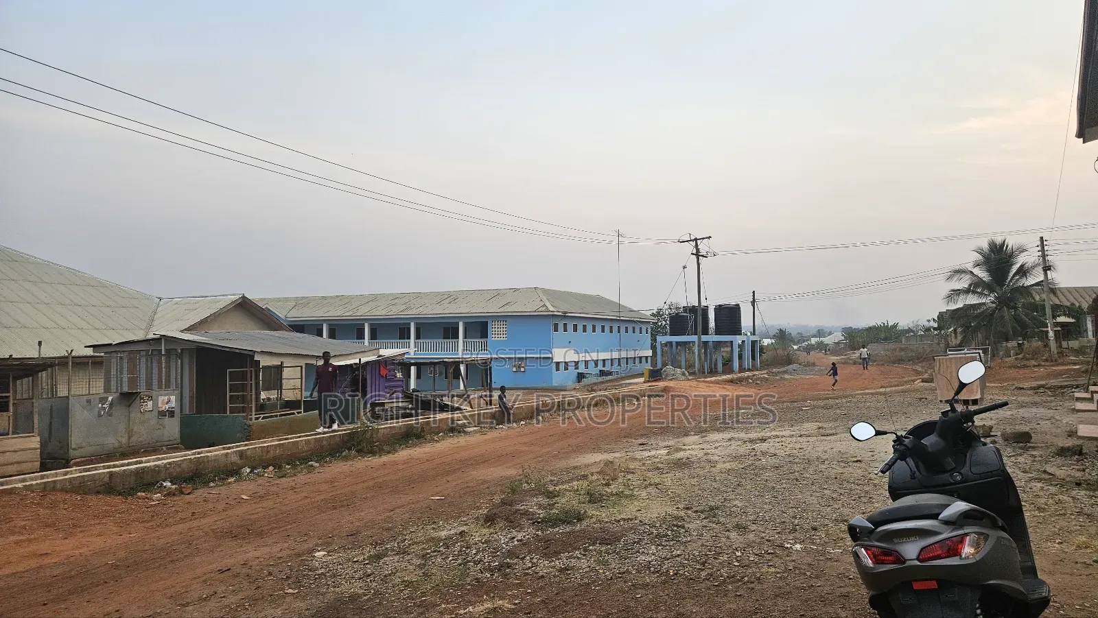 20bdrm House in Rightkey, Mampong Municipal for sale