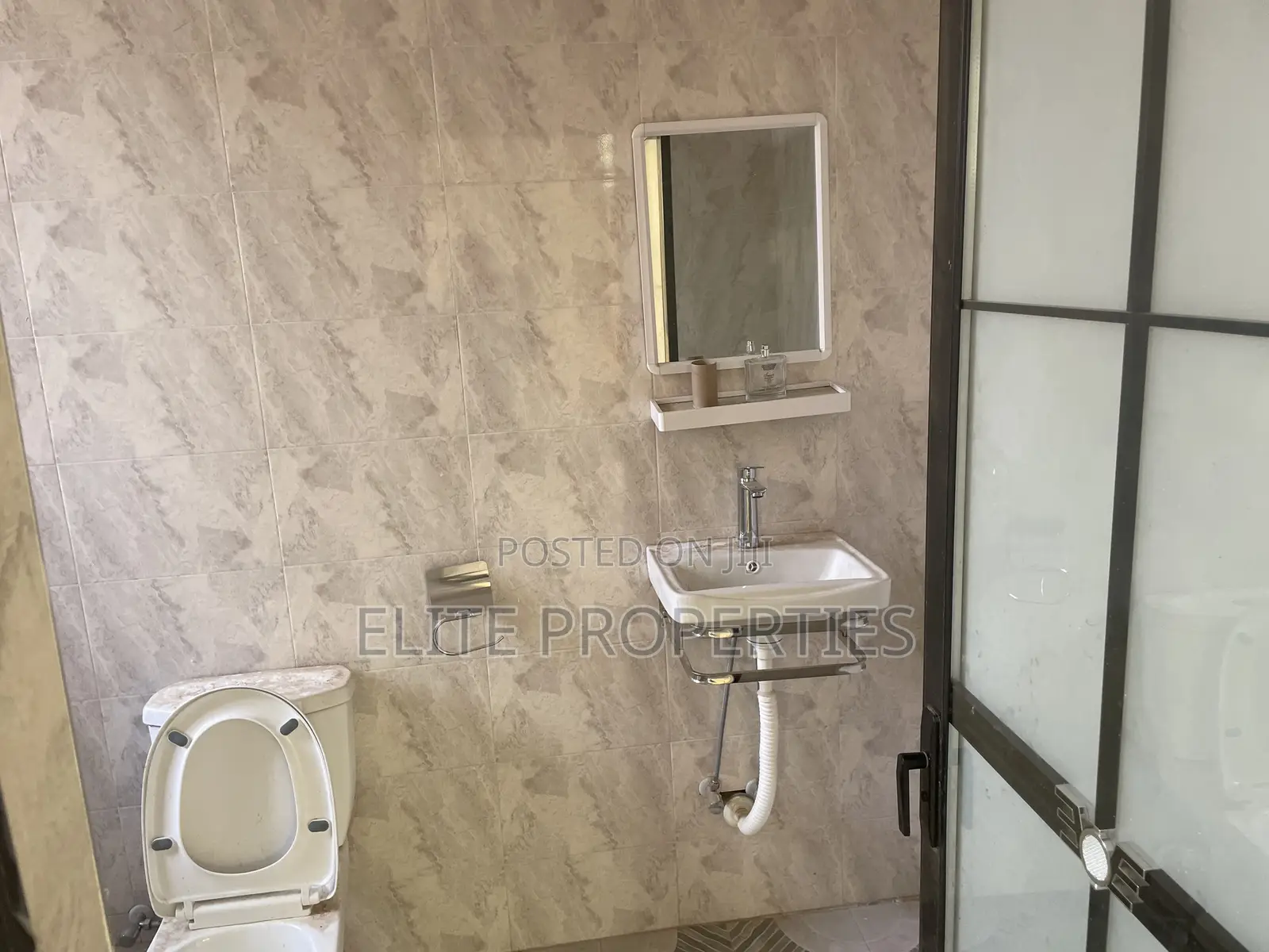 2bdrm Apartment in Community 25 Tema - for rent