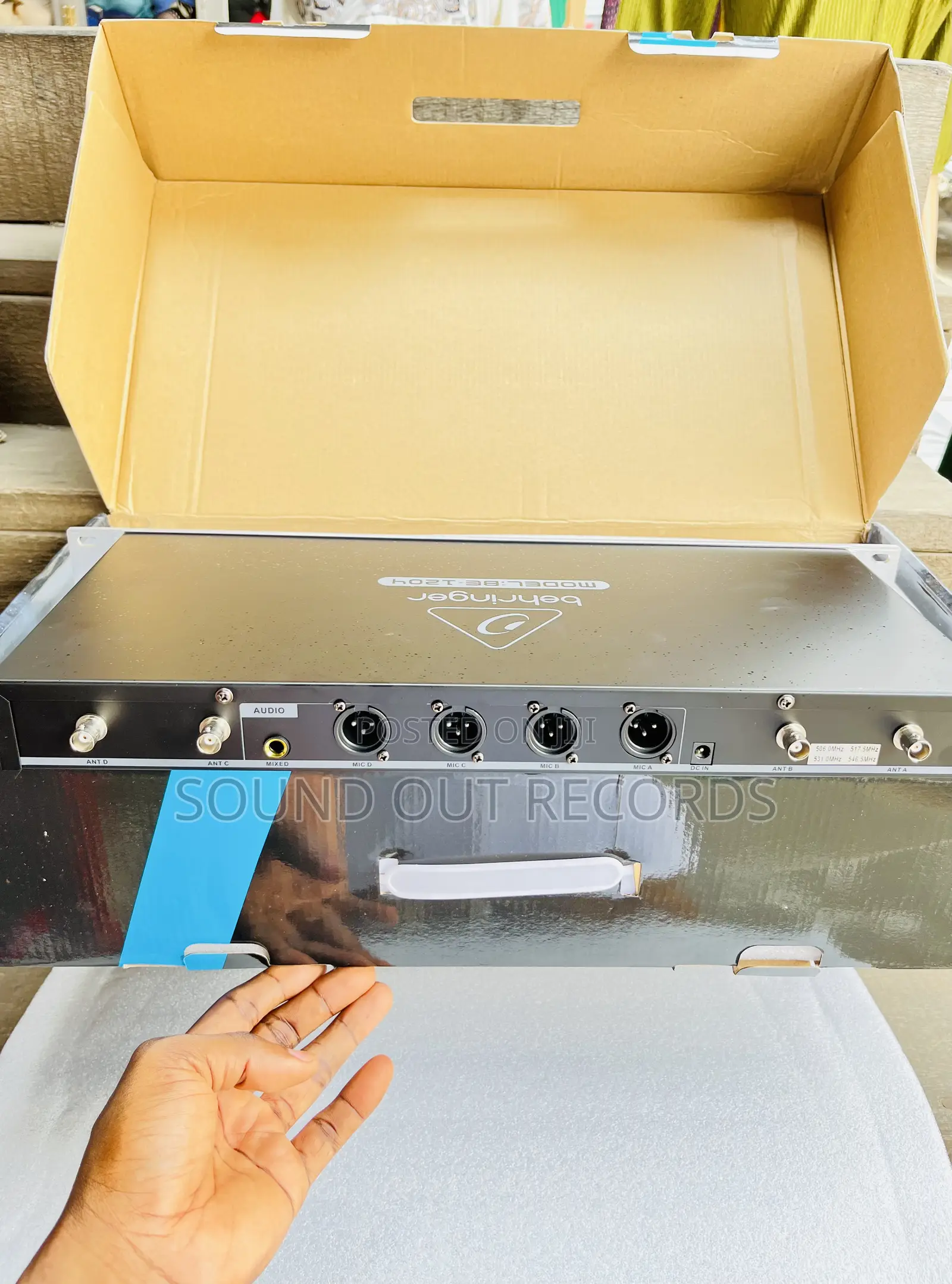 Pro 4in1 Behringer Wireless Microphone