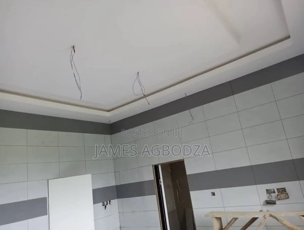 Am a Professional Tiler.