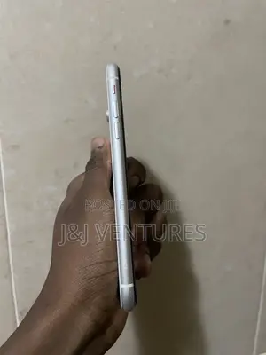 Apple iPhone XR 64 GB White