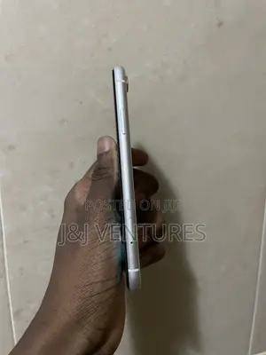 Apple iPhone XR 64 GB White
