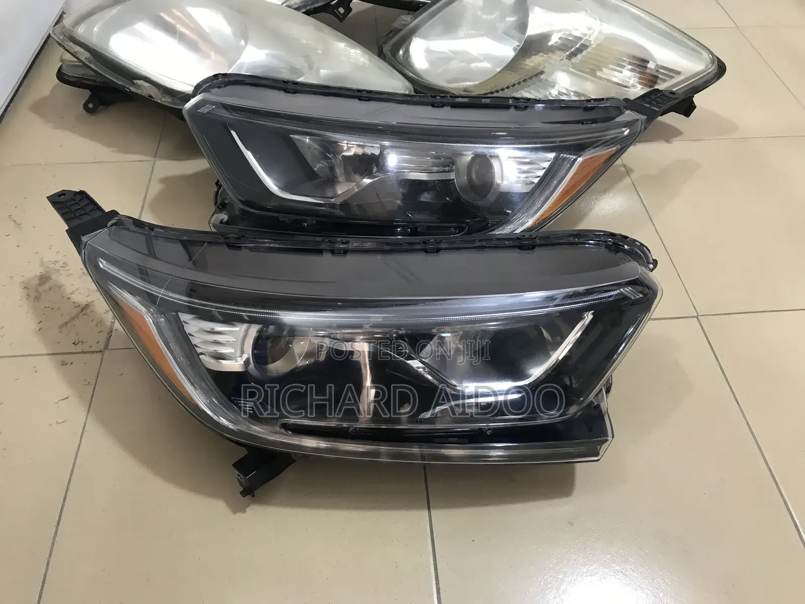 Honda CR-V 2018 Headlight Home Used Available