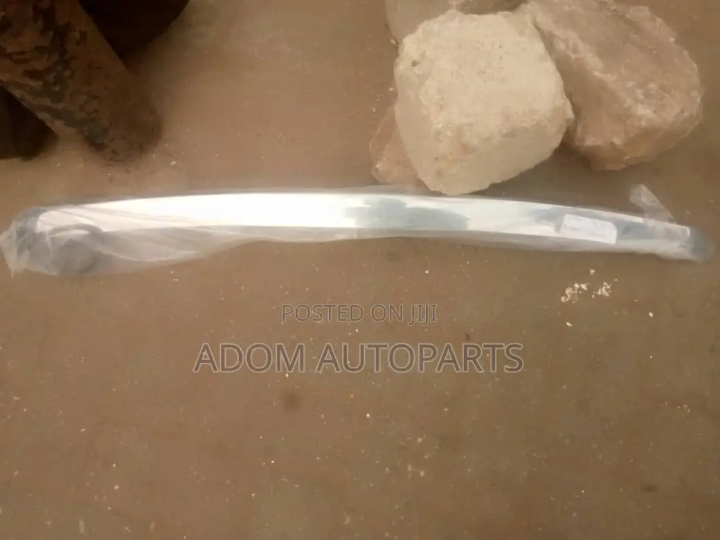 Toyota Hilux Bonnet Chrome Shining Moulding
