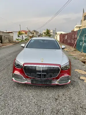 Mercedes-Benz E300 2019 Red