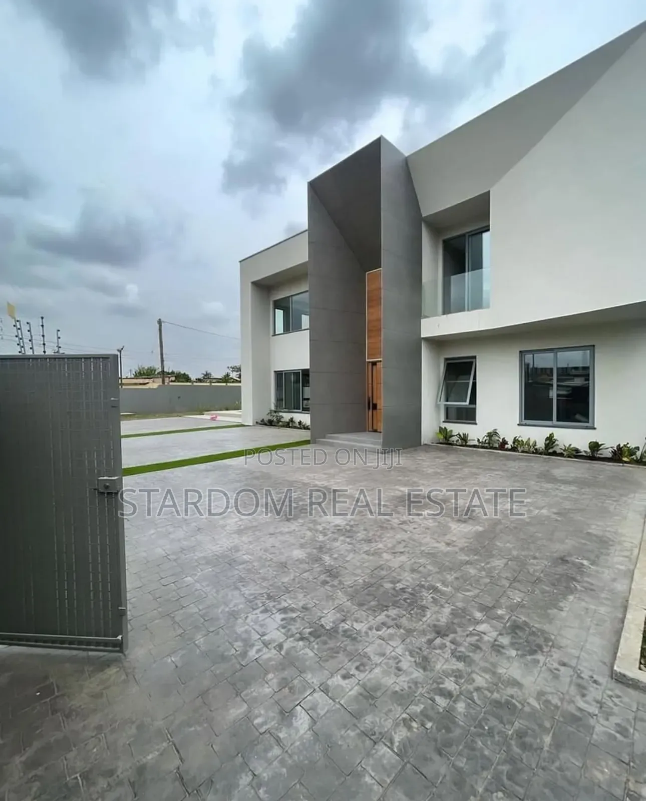 4bdrm Duplex in Lagos Avenue, East Legon for sale