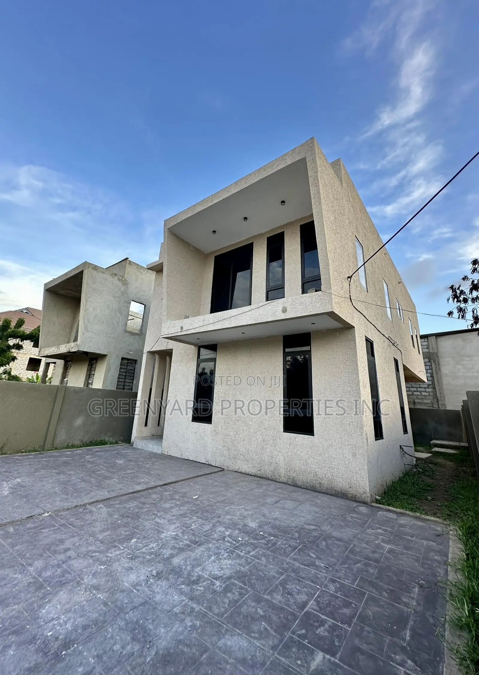3bdrm Duplex in East Legon Hills for sale