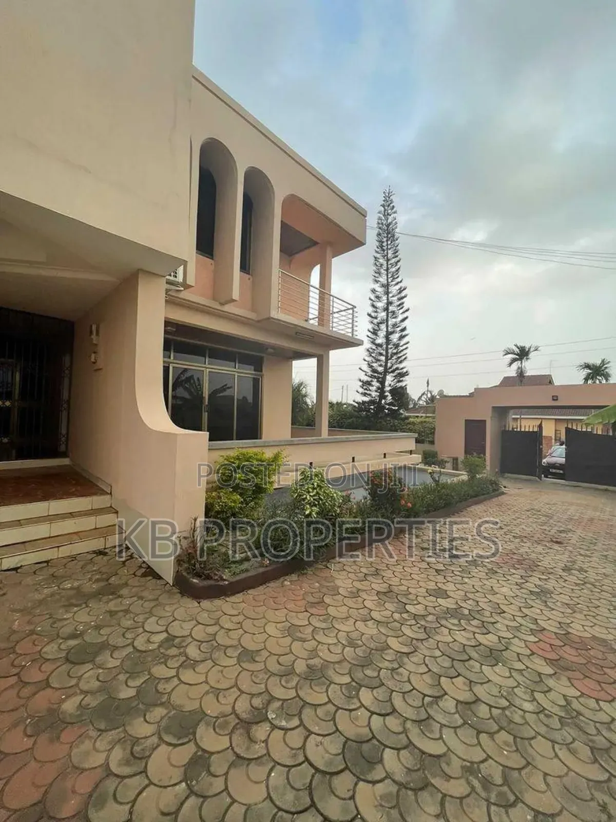 Furnished 5bdrm Duplex in Kb Properties, Spintex for rent