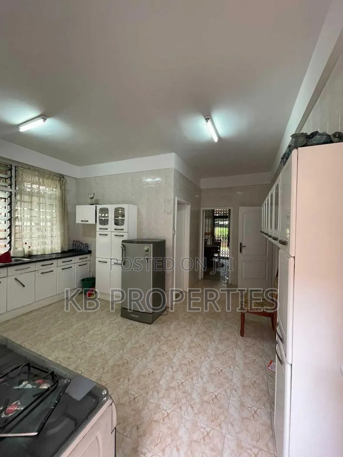 Furnished 5bdrm Duplex in Kb Properties, Spintex for rent