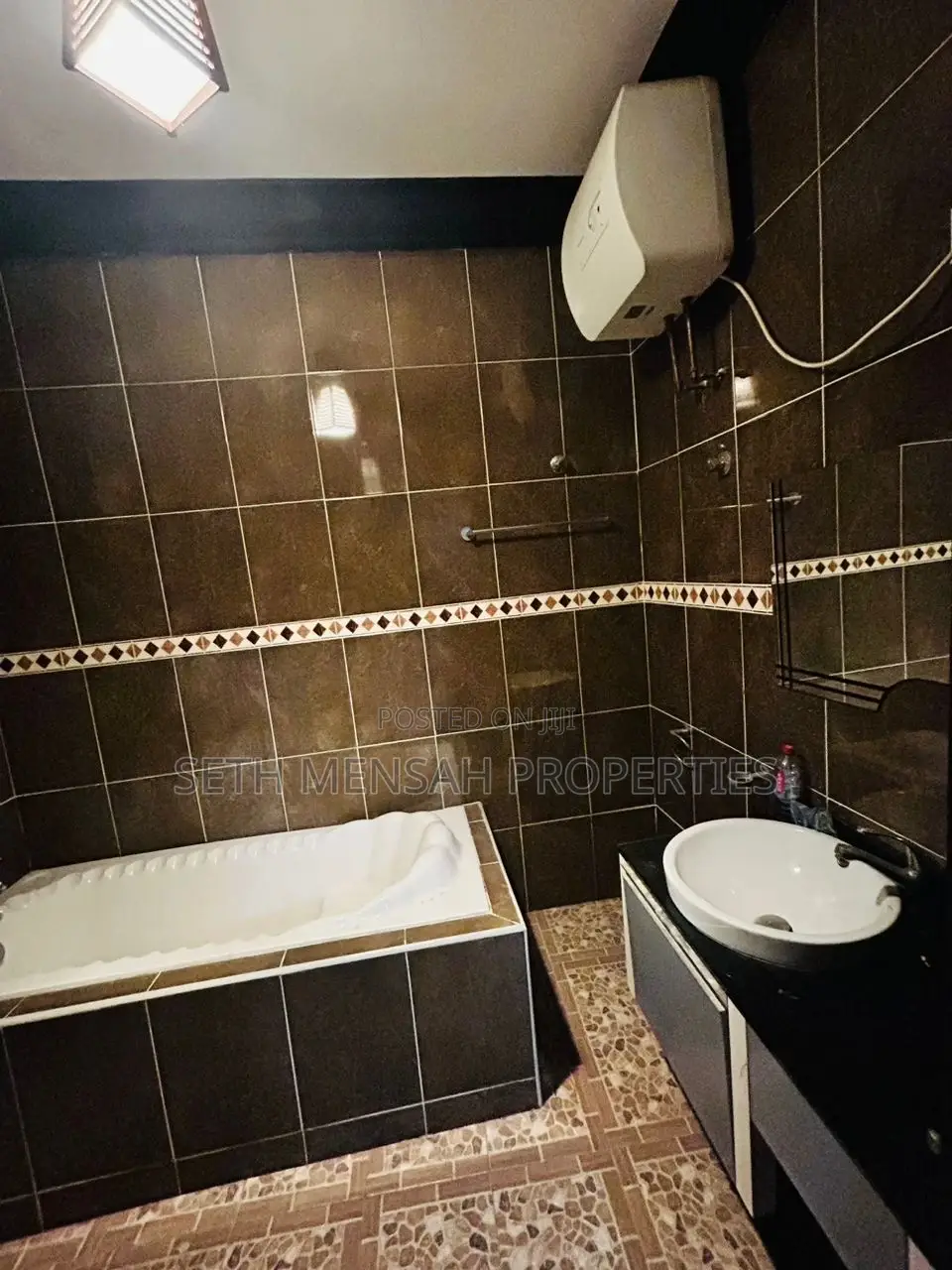 5bdrm House in Skm Property, Dansoman for sale