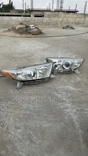 Toyota Highlander Headlight 2010,2011,2012,2013,2014,2015