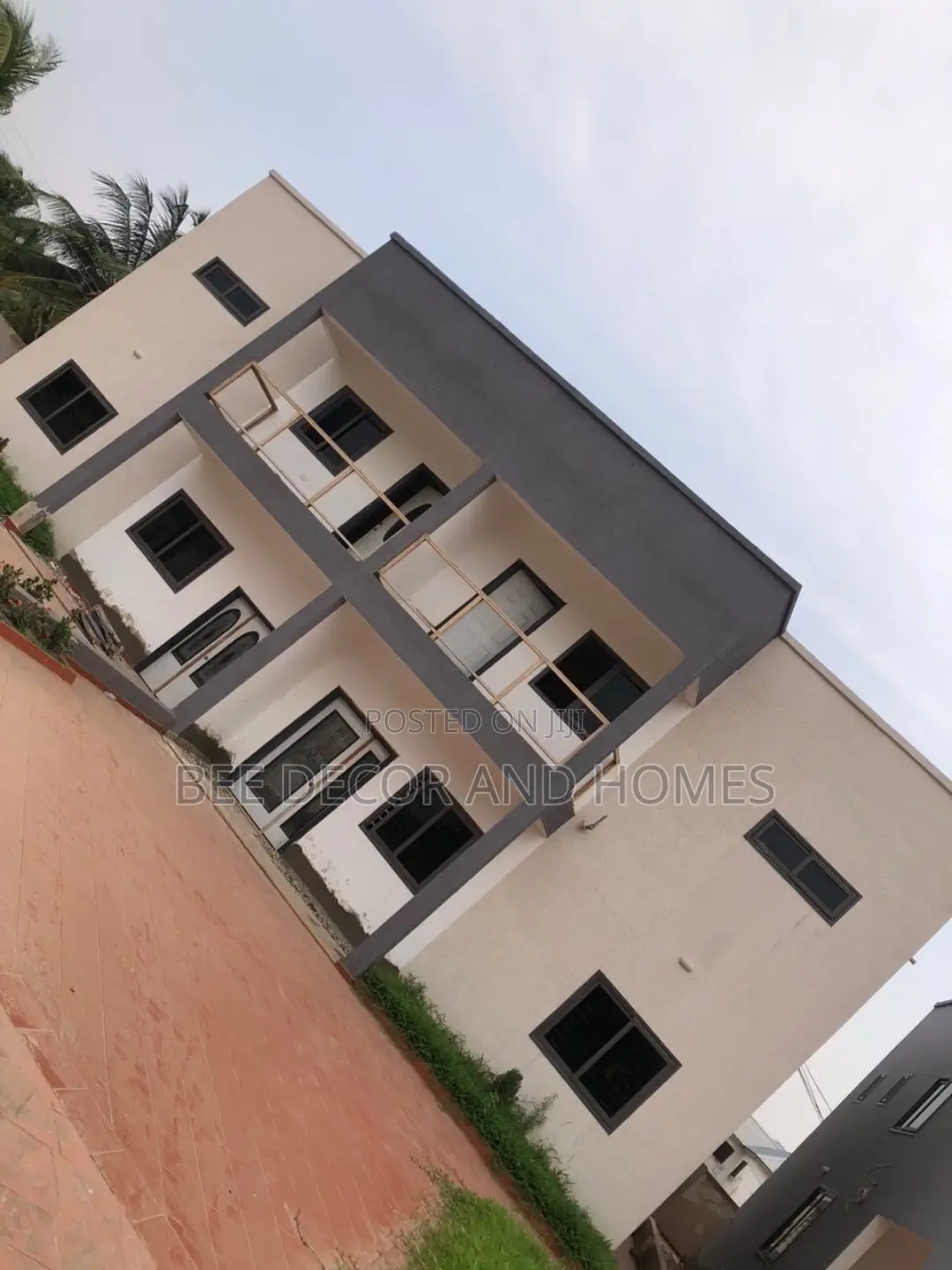 3bdrm Townhouse/Terrace in Bee Decor & Homes, Oyarifa for sale