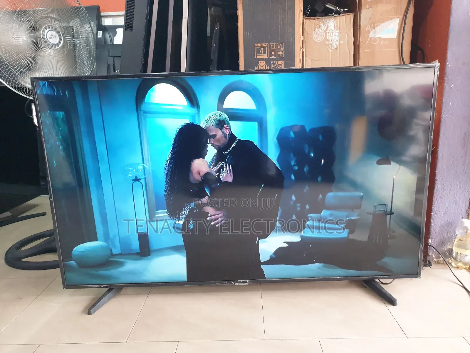 55"Samsung Uhd HDR Smart Satellite Tv