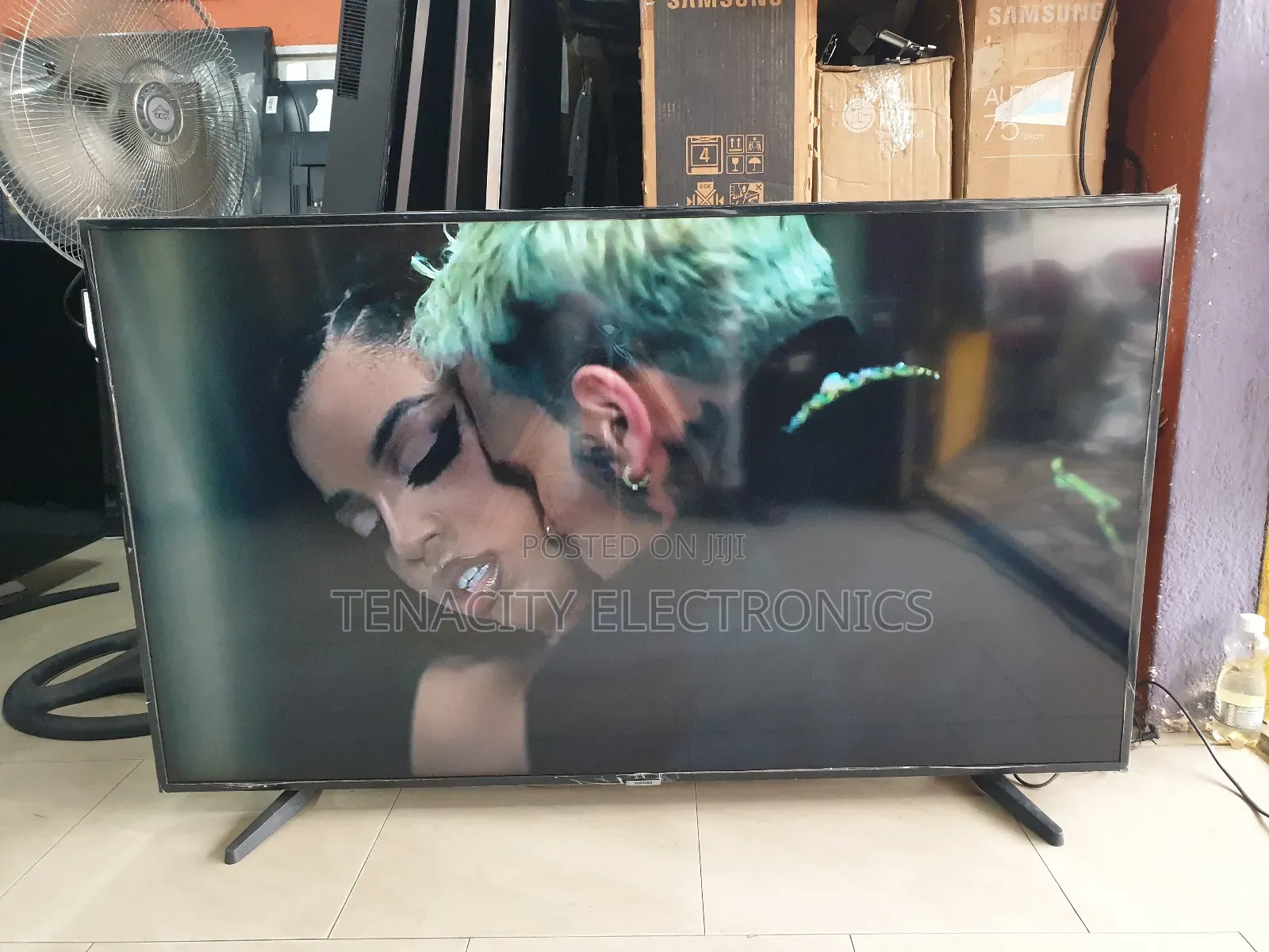 55"Samsung Uhd HDR Smart Satellite Tv