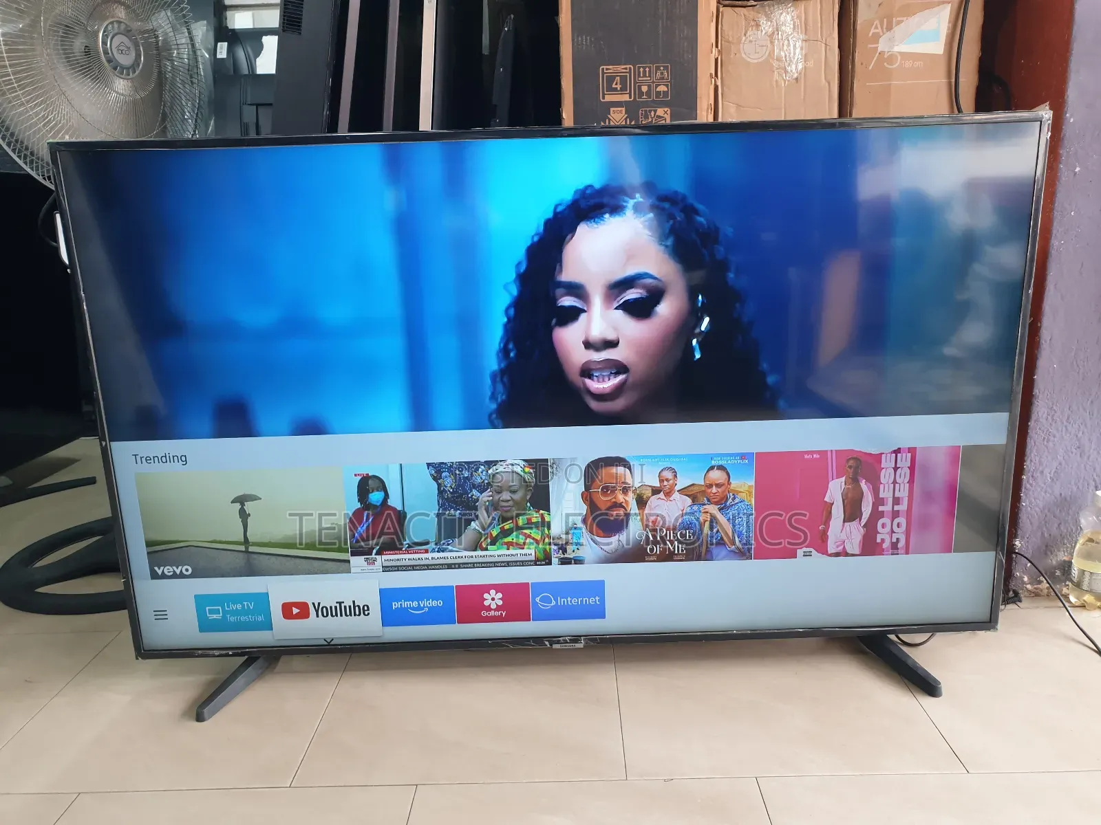 55"Samsung Uhd HDR Smart Satellite Tv