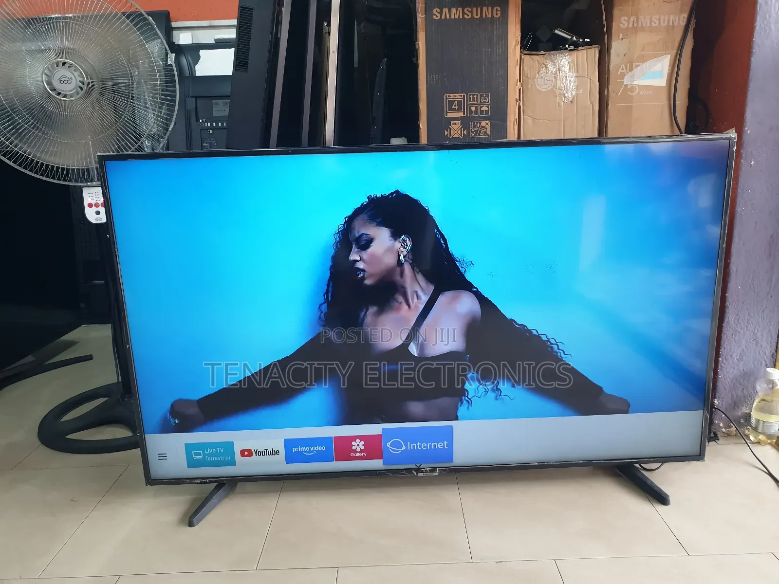 55"Samsung Uhd HDR Smart Satellite Tv