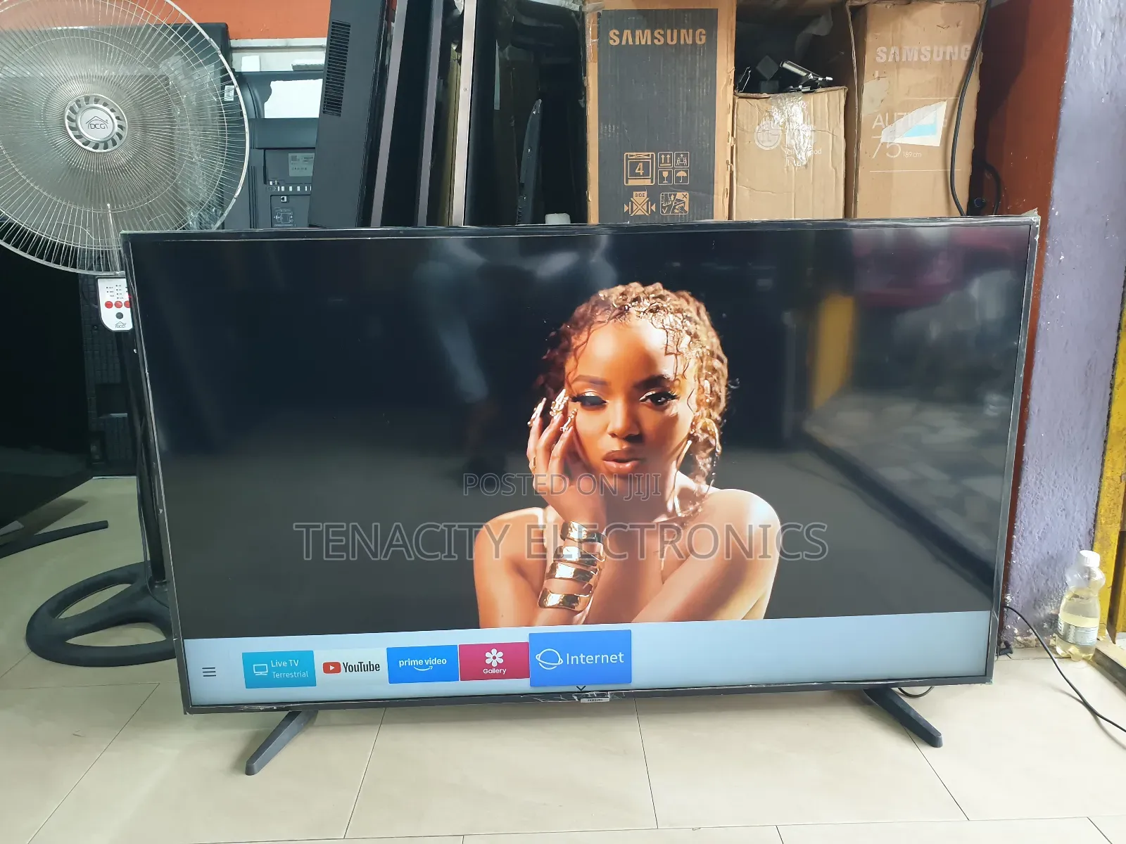 55"Samsung Uhd HDR Smart Satellite Tv