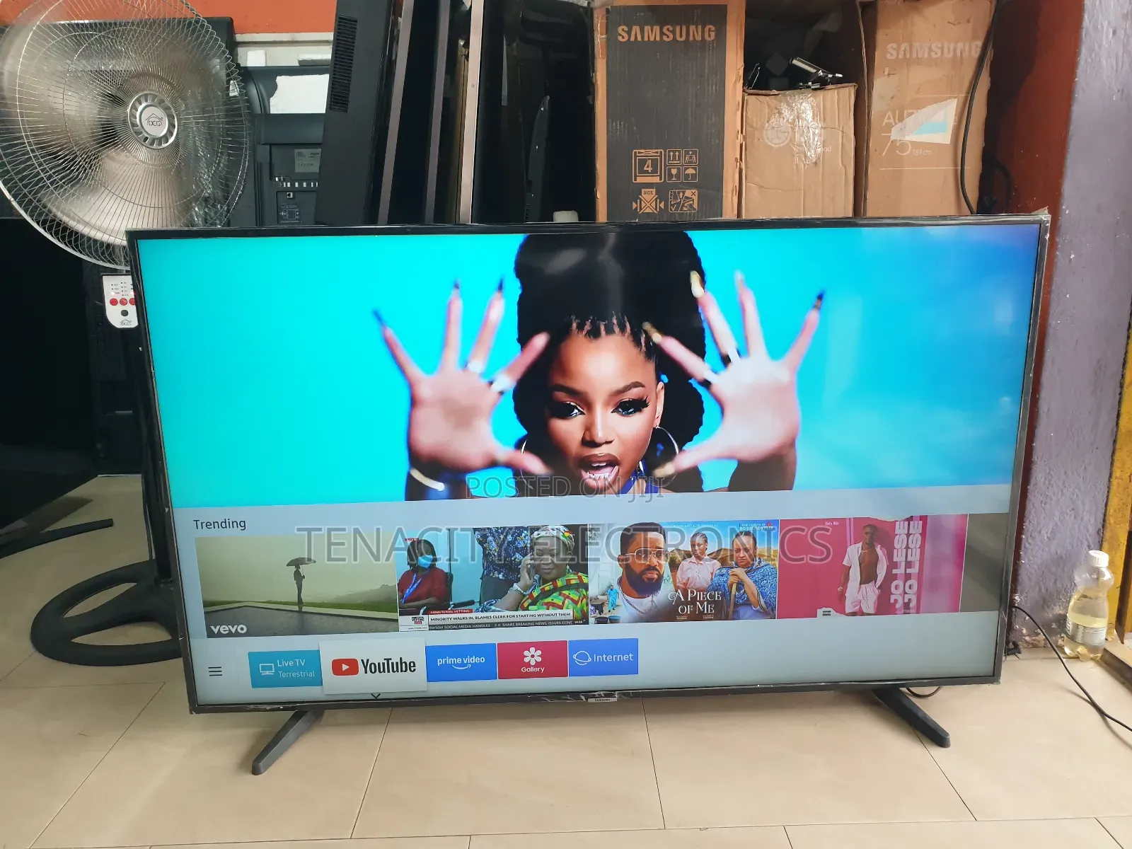 55"Samsung Uhd HDR Smart Satellite Tv