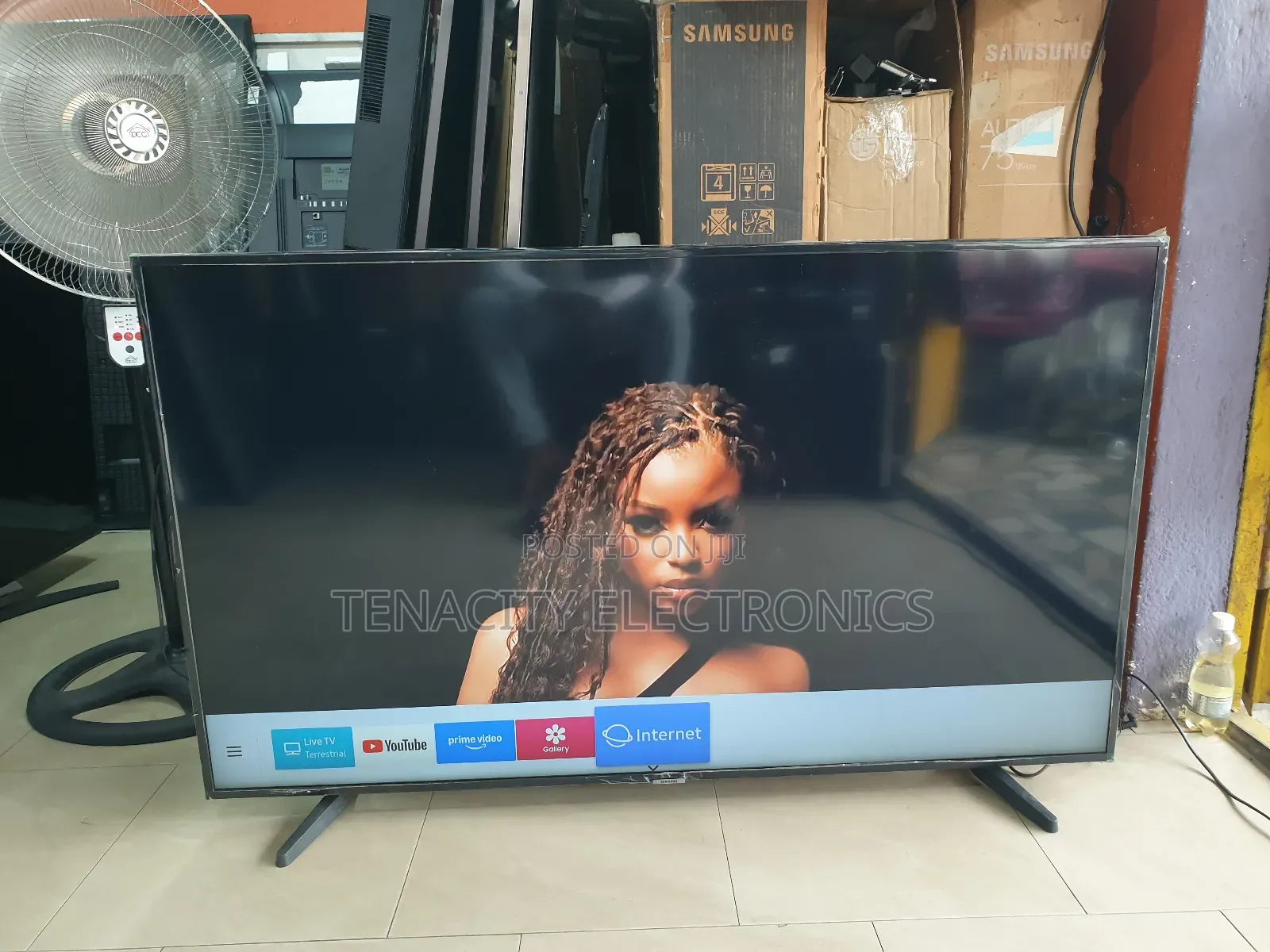 55"Samsung Uhd HDR Smart Satellite Tv