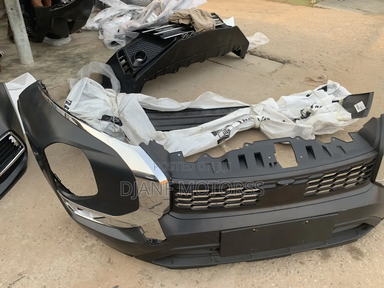 Outlander 2023 Complete, Headlights, Bonnet, Fenders Etc
