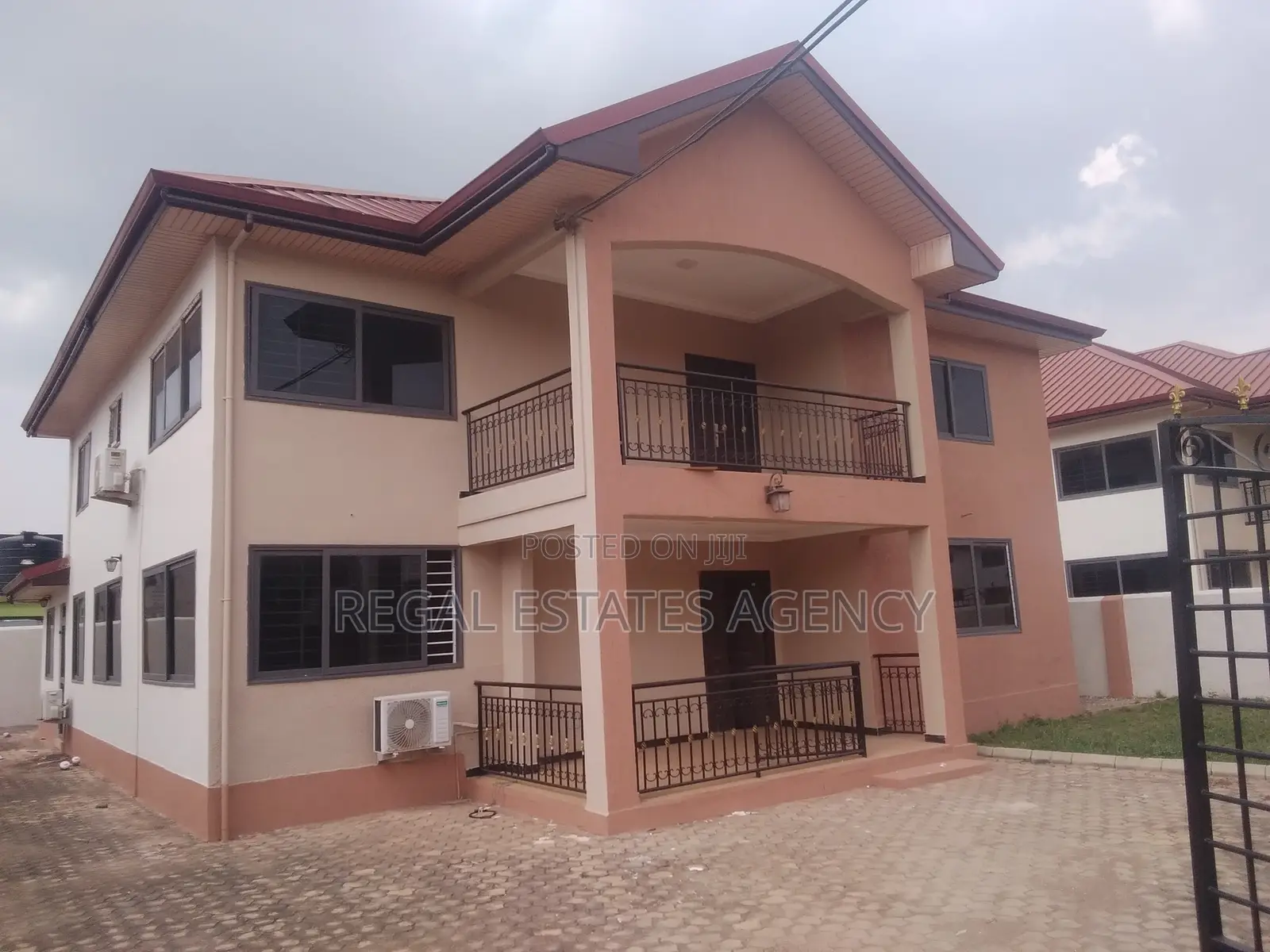 5bdrm Mansion in Oyarifa for sale