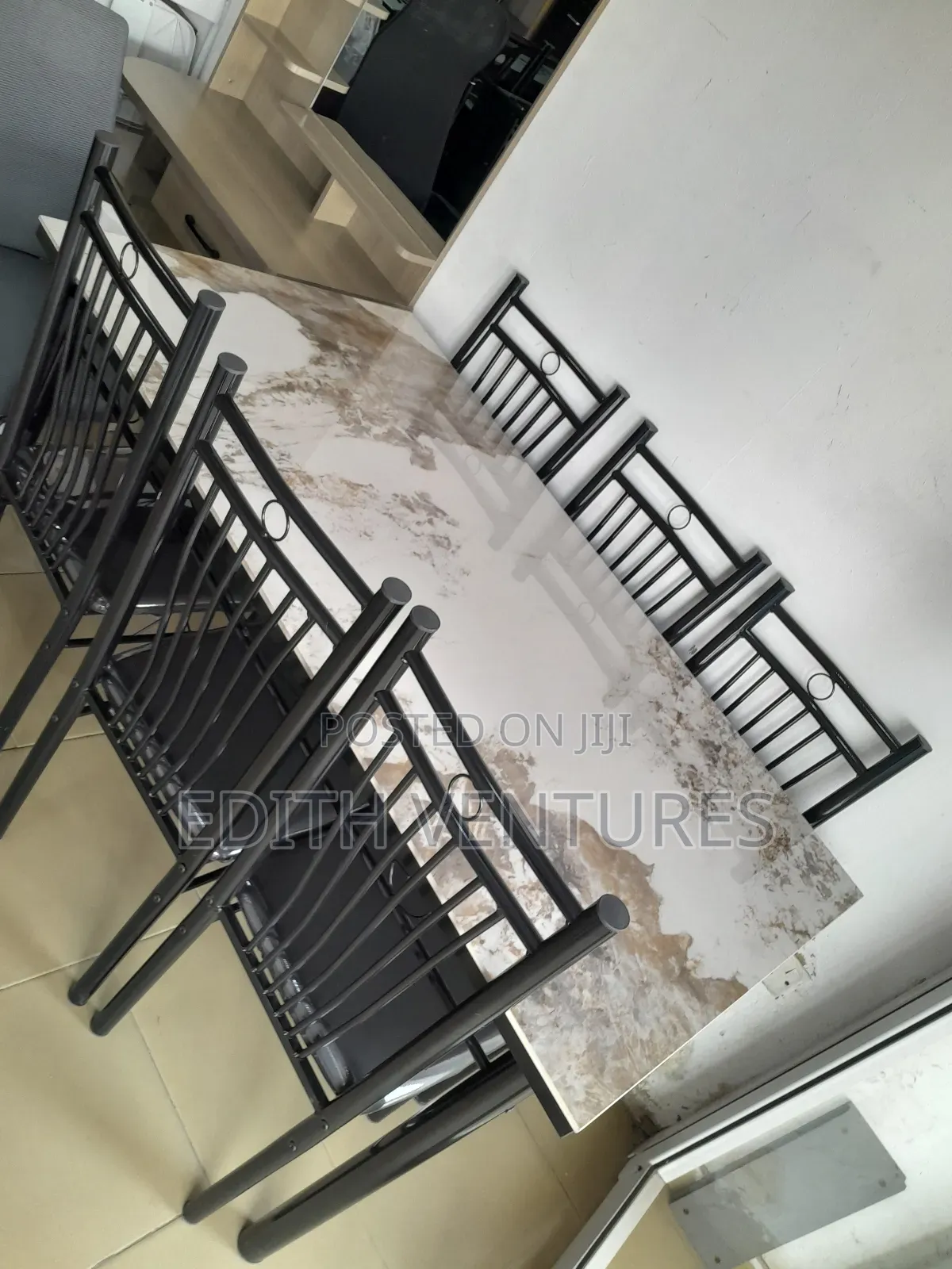 Even Dining Set