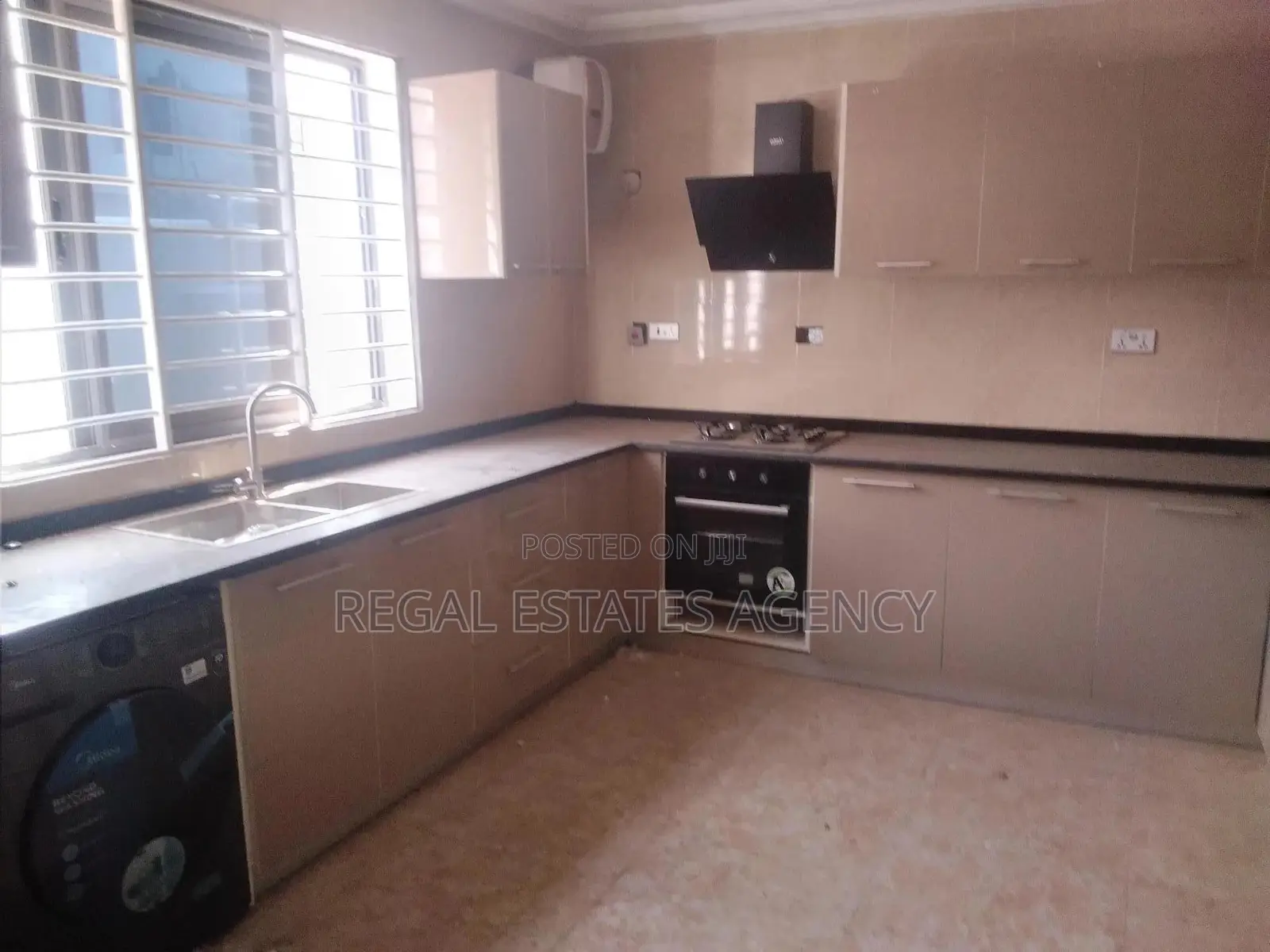 5bdrm Mansion in Oyarifa for sale