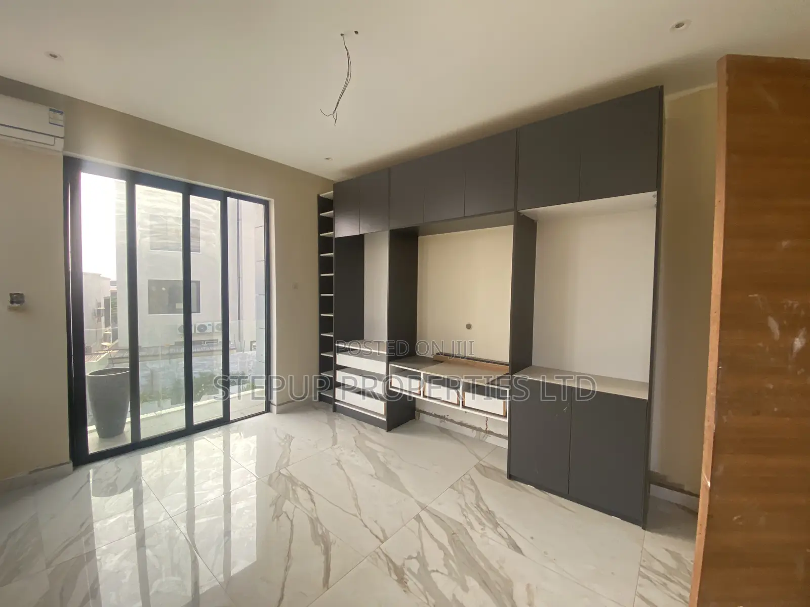 3bdrm Apartment in East Airport for sale