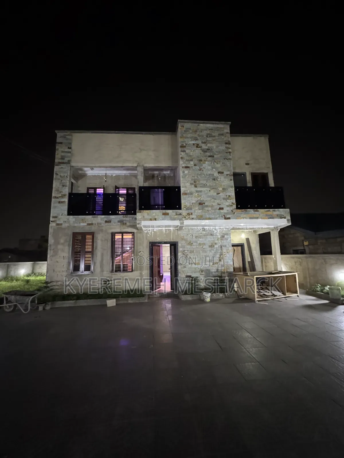 4bdrm Mansion in Ashongman, North Legon for sale