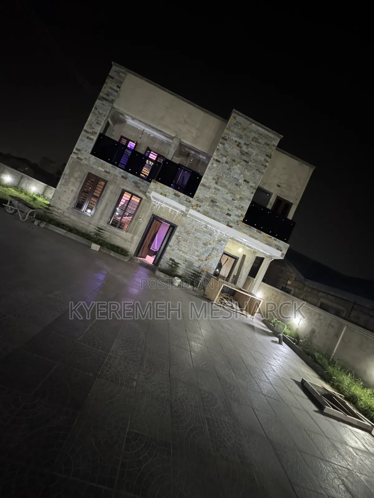 4bdrm Mansion in Ashongman, North Legon for sale