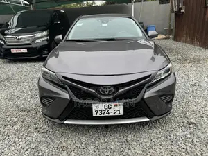 Photo - Toyota Camry LE 2021 Gray