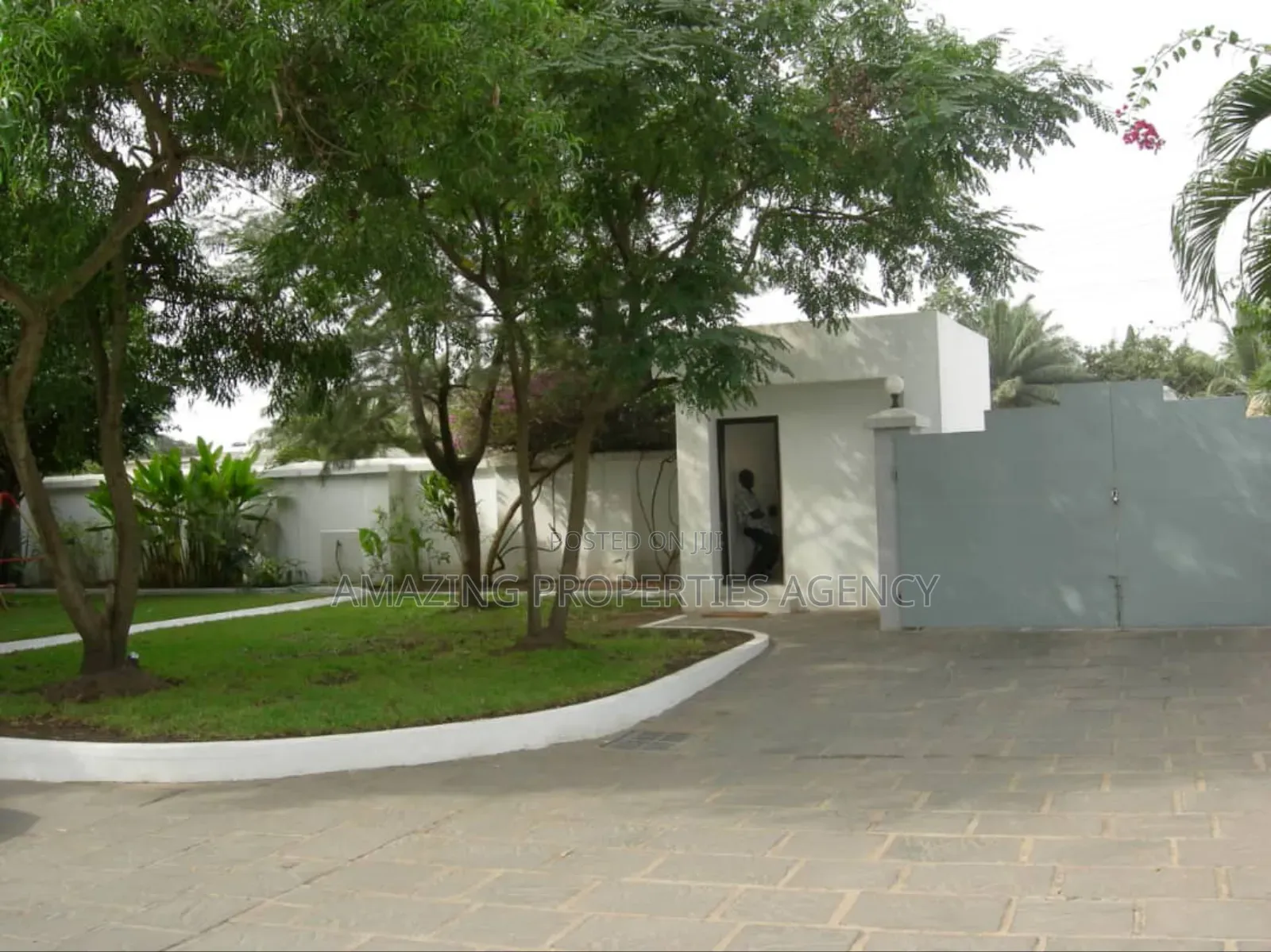 4bdrm House in Dzorwulu for rent