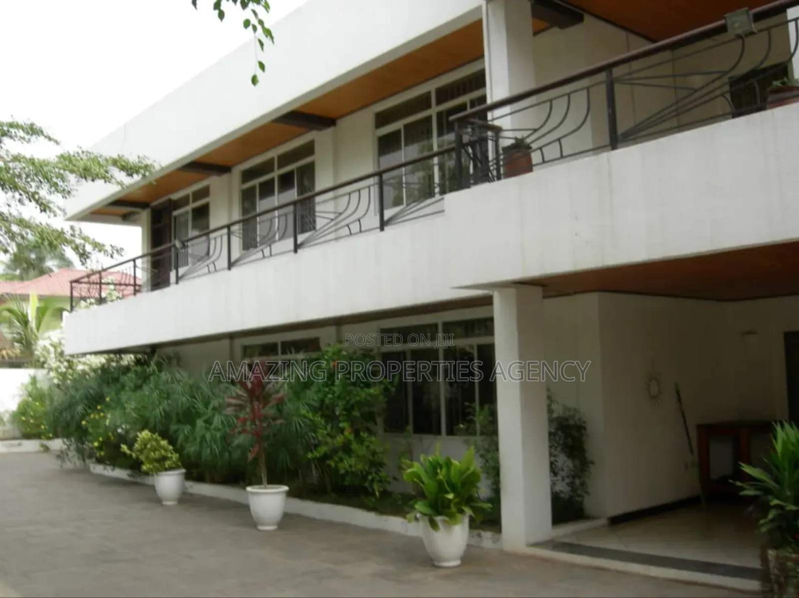 4bdrm House in Dzorwulu for rent