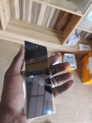 Samsung Z Fold 4 Outer Screen