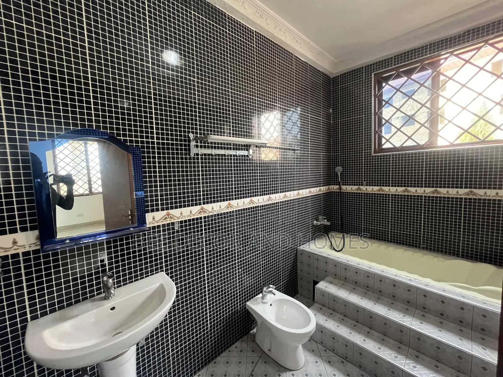 2bdrm Apartment in Bee Decor & Homes, North Legon for rent