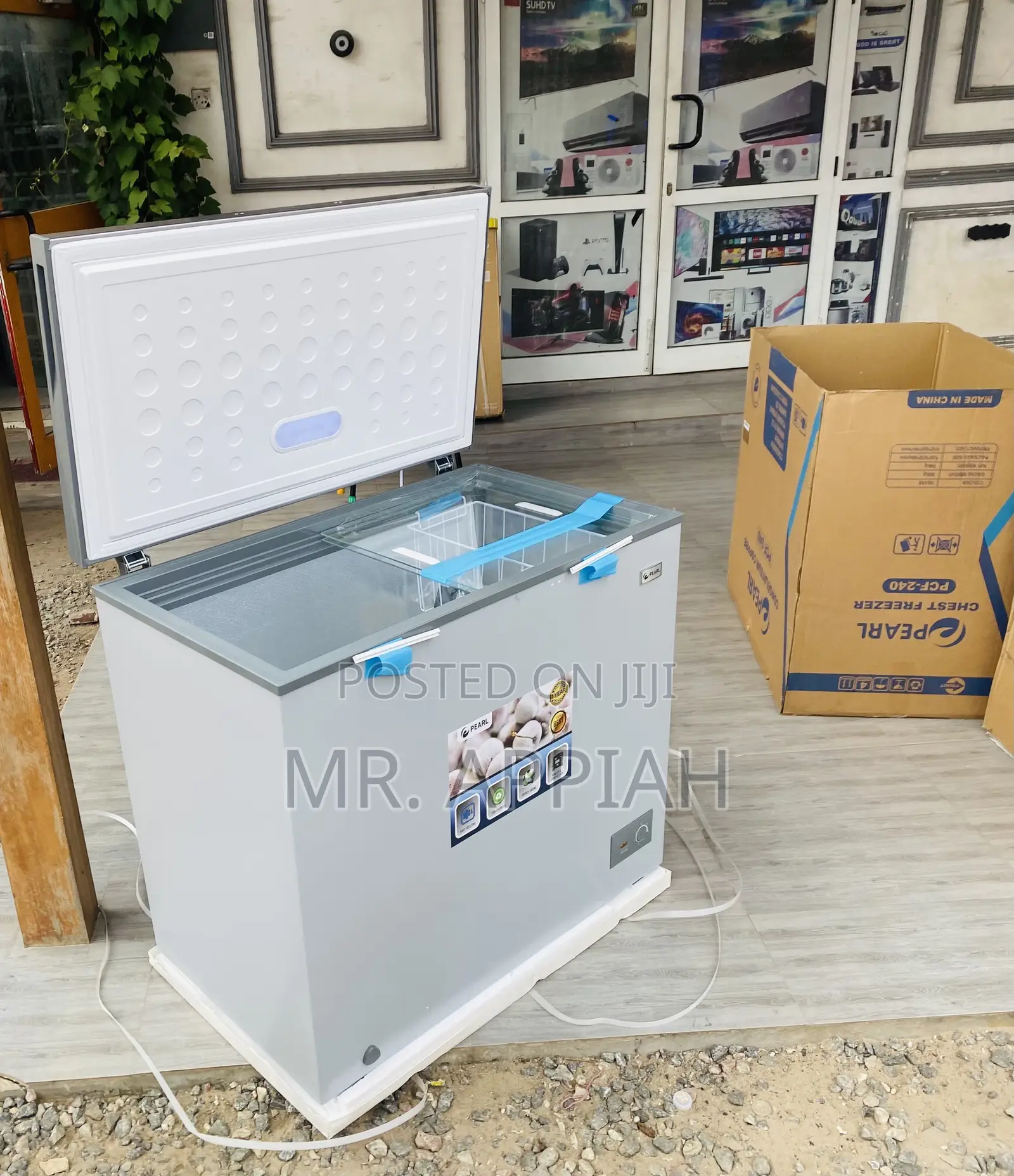 Classic Pearl PCF-208 145ltr Single Door Chest Freezer.