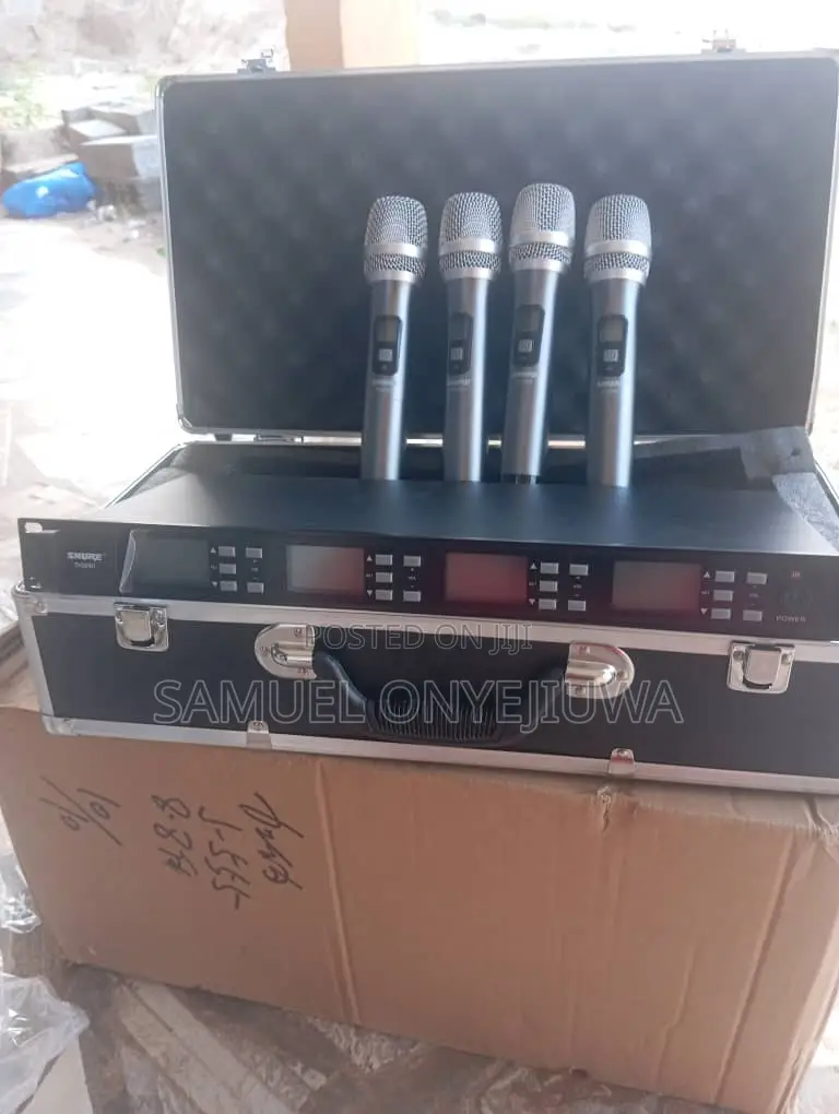 Shure 4 in 1 Wireless Microphone DS-990