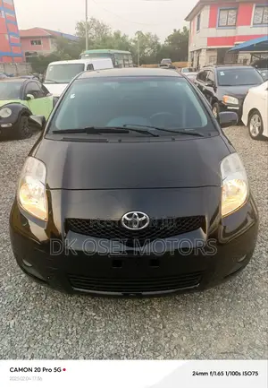 Toyota Yaris Base Hatchback 5dr 2011 Black