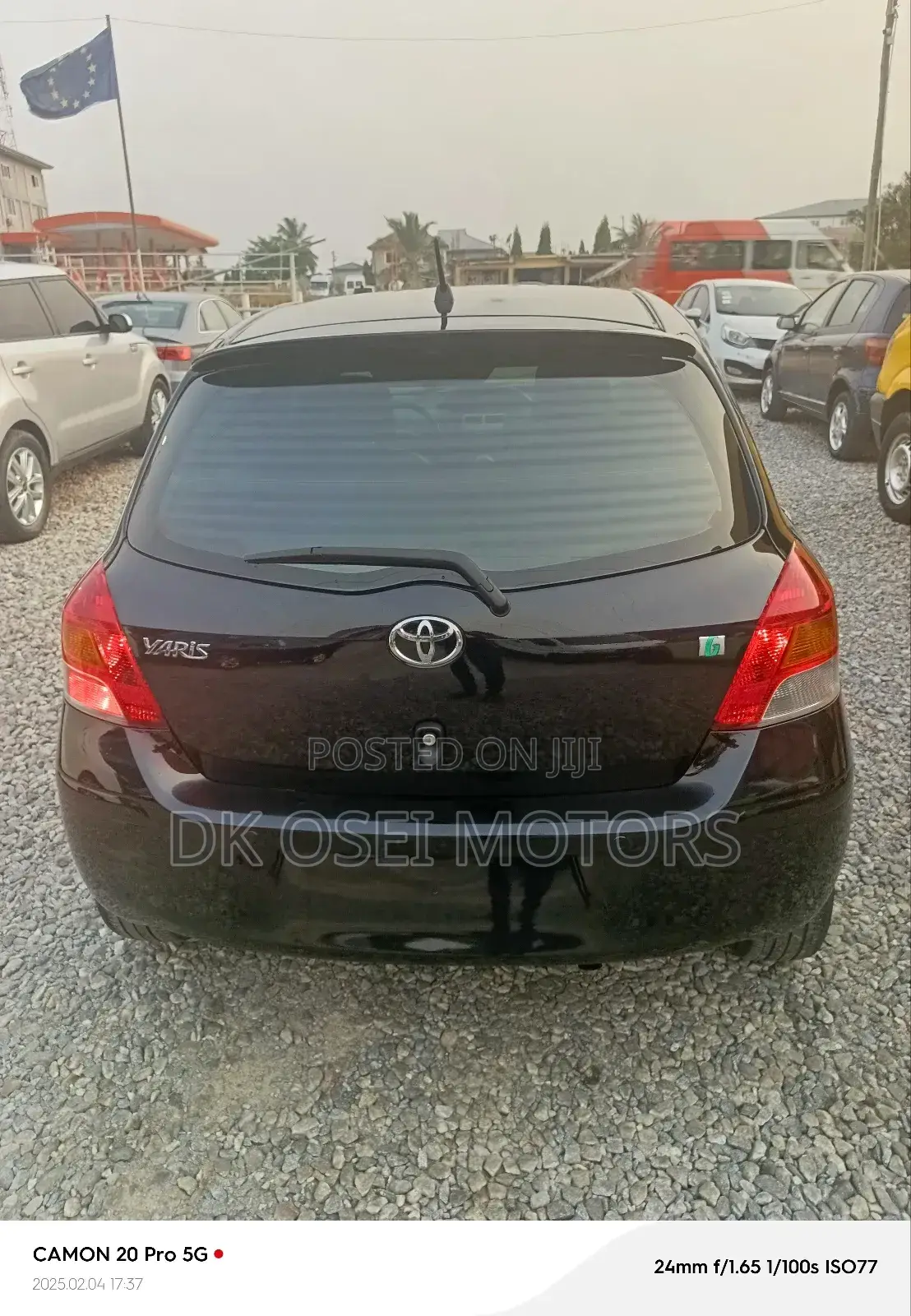 Toyota Yaris Base Hatchback 5dr 2011 Black