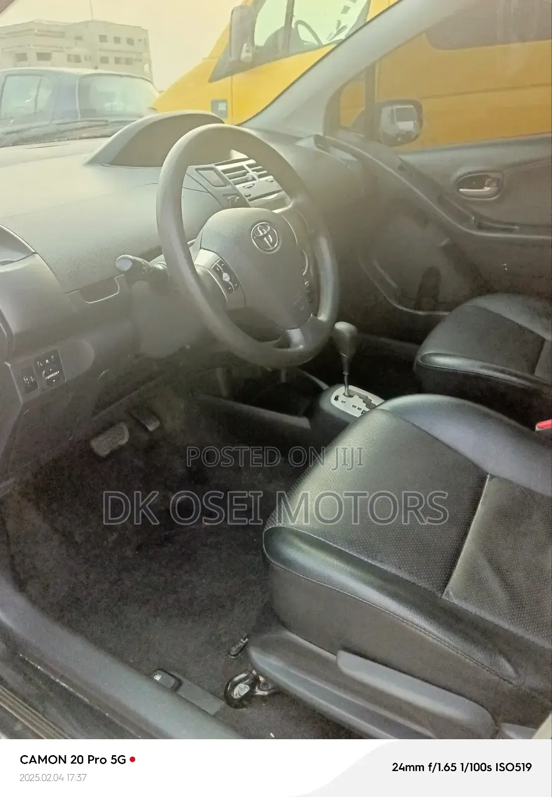 Toyota Yaris Base Hatchback 5dr 2011 Black