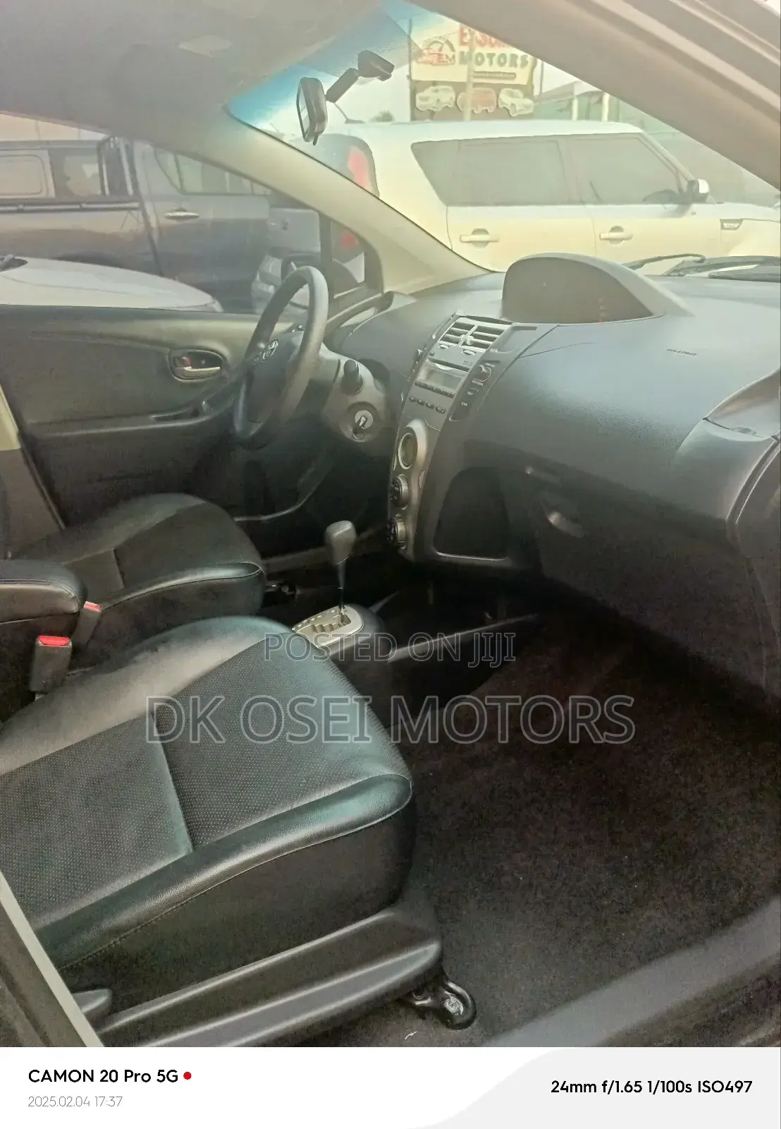 Toyota Yaris Base Hatchback 5dr 2011 Black