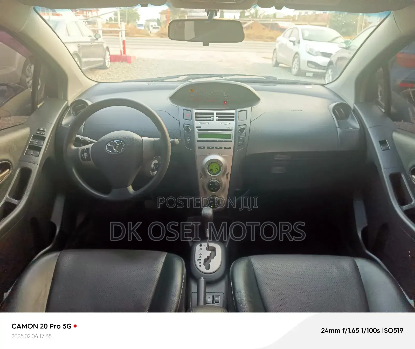 Toyota Yaris Base Hatchback 5dr 2011 Black