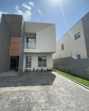 4bdrm Mansion in East Legon for sale