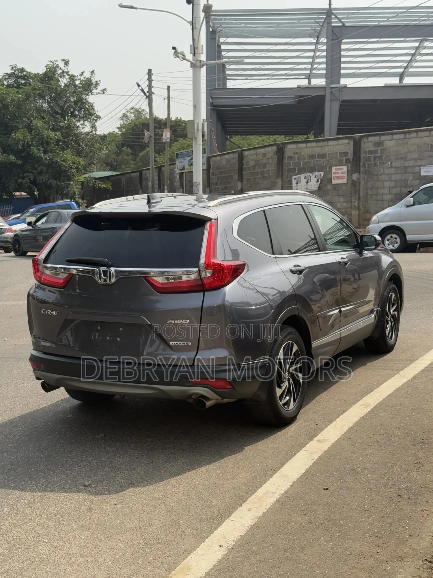Honda CR-V Touring 4dr SUV AWD (1.5L 4cyl CVT) 2017 Gray