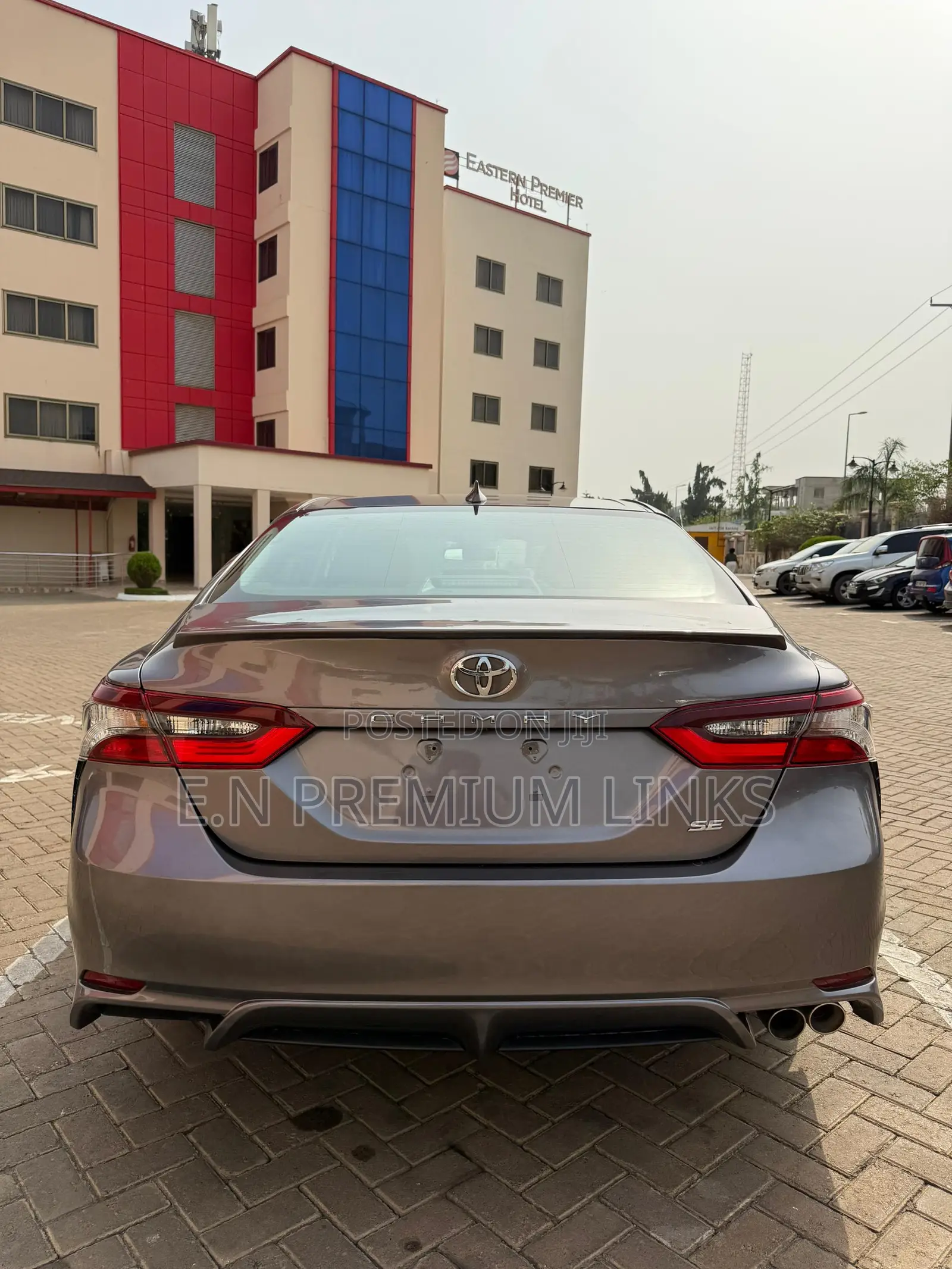 Toyota Camry SE 2021 Gray