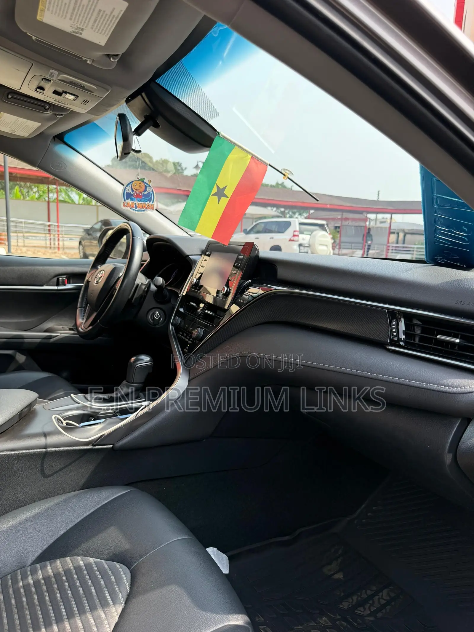 Toyota Camry SE 2021 Gray